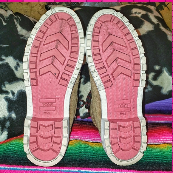 TOMS Hiking Boots - Picture 4 of 6